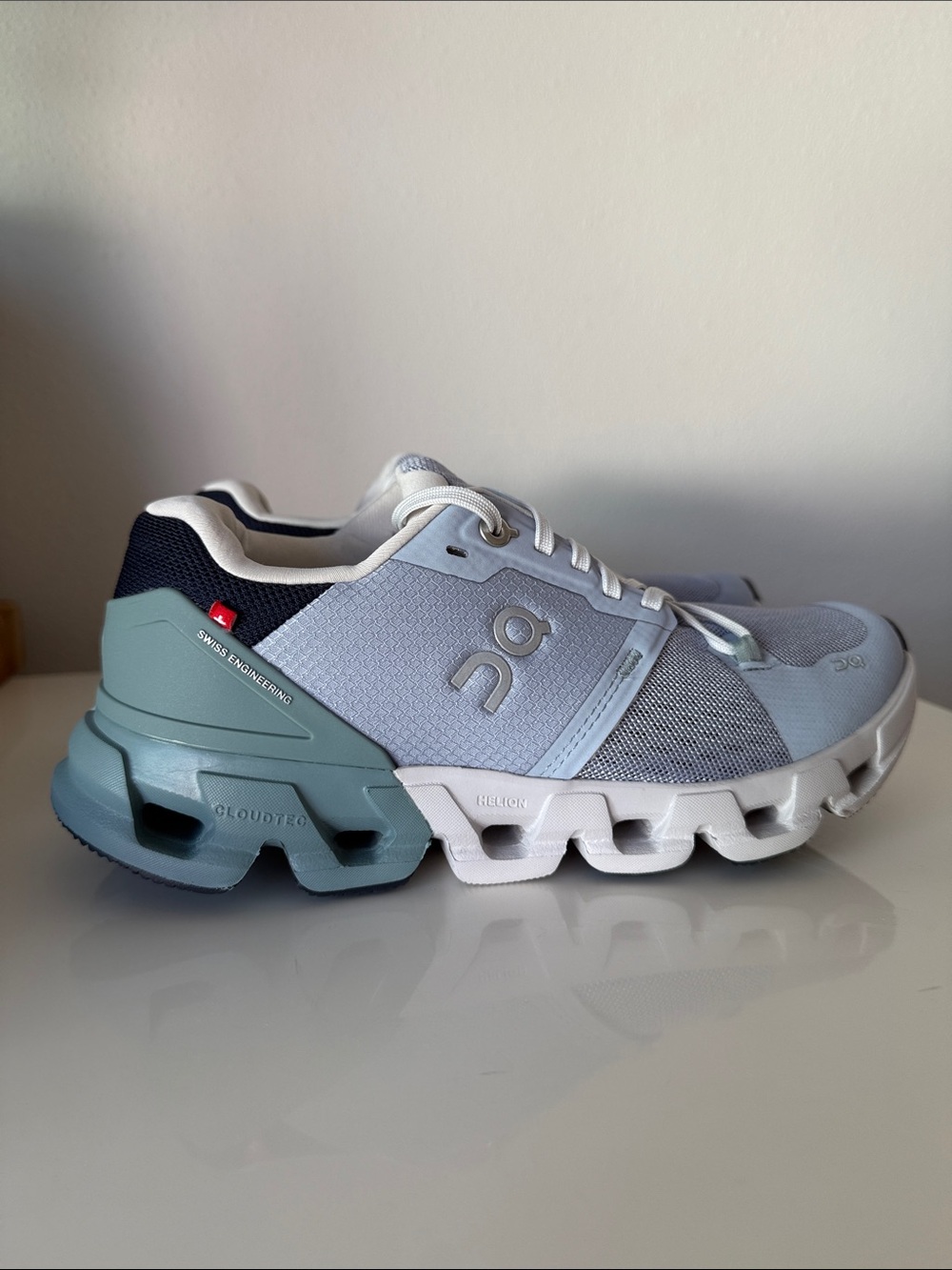 On CloudFlyer 4 Women's Sneakers, Size 6 Excellent Condition. - Picture 6 of 11
